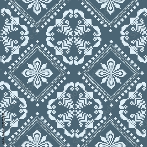 Creative seamless traditional crochet pattern