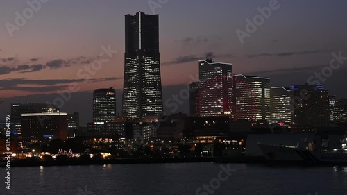 Wallpaper Mural 大桟橋から眺めるみなとみらいの夕景（横浜） Torontodigital.ca