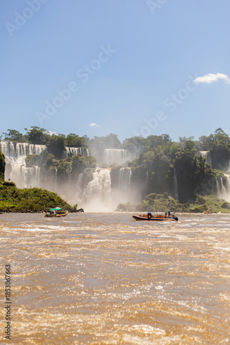 Paseo en bote por el rio Iguazú