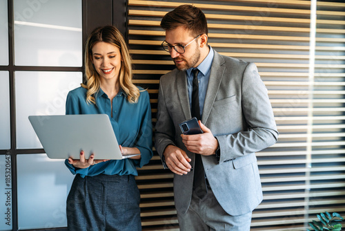 Tableau sur toile Lawyers reviews contracts and legal briefs, providing professional counsel, liti