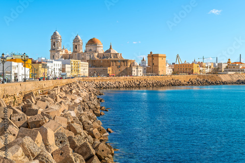 Cuadro en lienzo View from the rocky coastline of Paseo del Vendaval Promenade at Campo del Sur of historic Cadiz Cathedral, or Catedral de la Santa Cruz de Cádiz, in Cadiz Spain