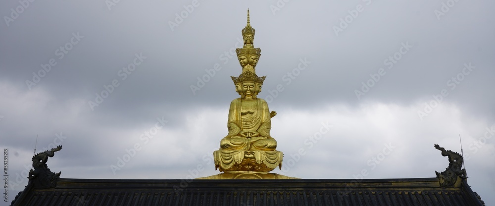 Fototapeta premium Golden statue of buddha on mount Emei, Emeishan, China