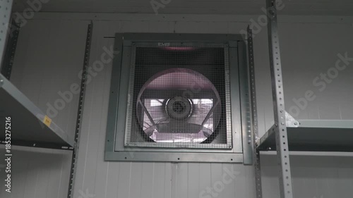 Sistema de extracción de aire en nave industrial