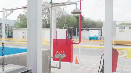 Estación de lavado de ojos para emergencias industriales