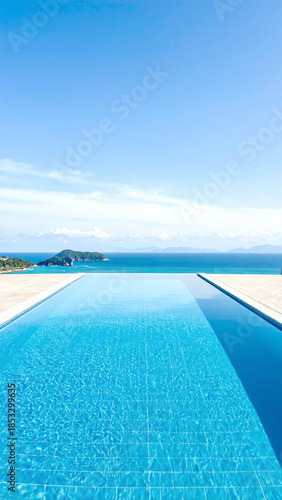 Infinity-Pool mit Meerblick...