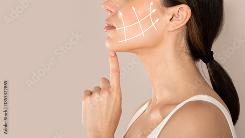 Fotografía Cropped of young woman with clean fresh skin touching her chin, antiaging concept