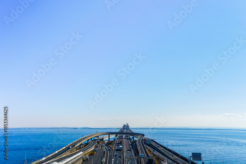 東京湾の海ほたる