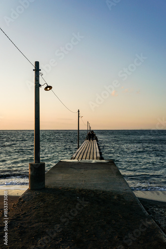 日本千葉県の岡本桟橋からの夕日