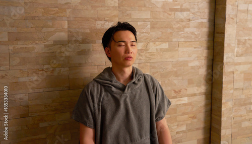 Foto サウナをする男性