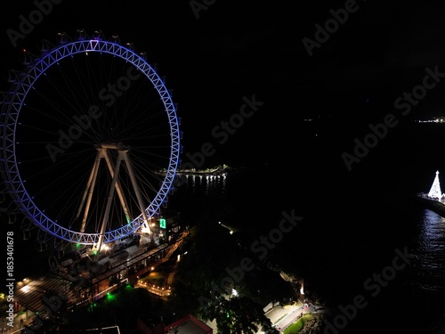 Imagens Aereas de Balneário Camboriu Noite - Roda Gigante - Predios