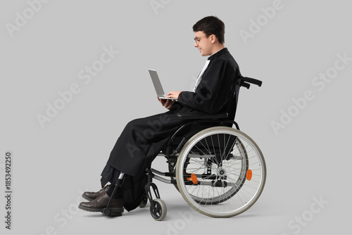 Male judge in wheelchair us...