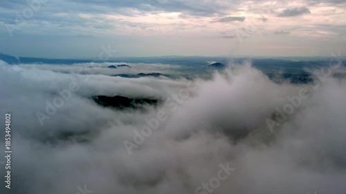 雲の上から眺める世界