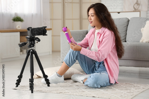 Female Asian blogger with v...