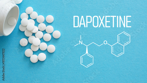 Fotografía Dapoxetine white medical pills spilling out of a drug bottle