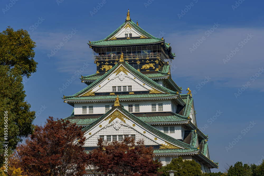 Naklejka premium Herbst im japanischen Osaka