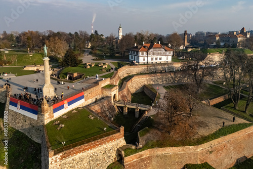 Foto Belgrade, Serbia - December 20, 2025: Kalemegdan fortress with monument Victory