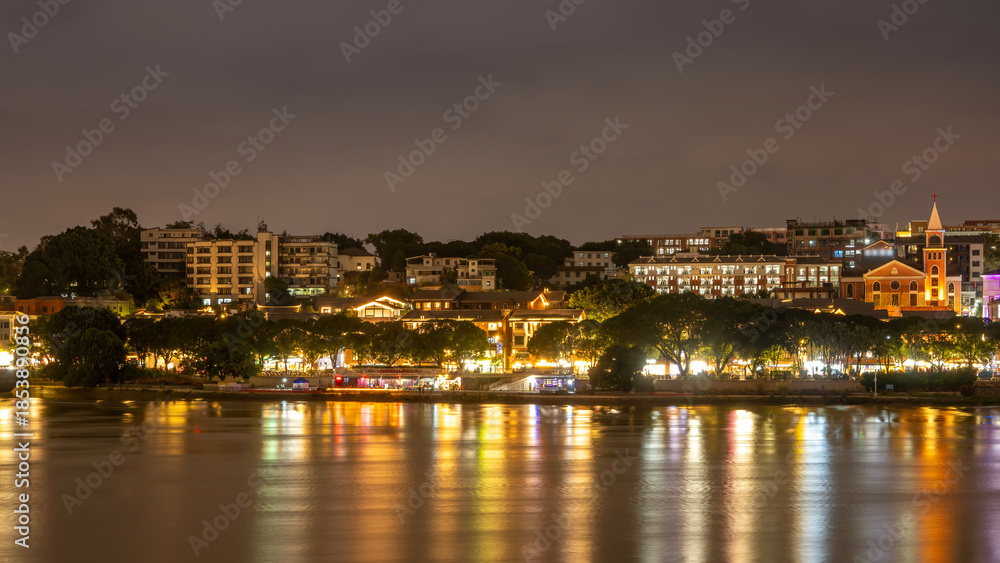 Obraz premium Nightscape of Riverfront Buildings with Reflections
