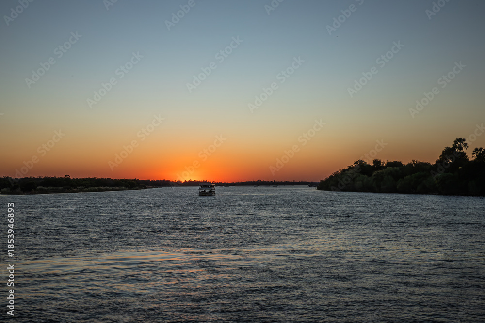 Obraz premium Cruising the Zambezi River, in Zimbabwe, Africa, at sunset