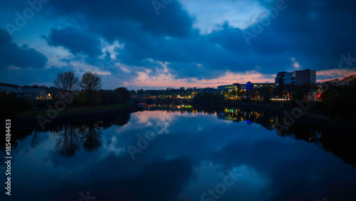 Fotografie Aberdeen Scotland city night skyline over the River Dee, a view from Victoria Br