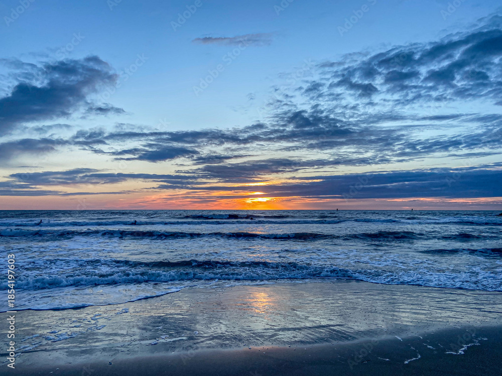 Fototapeta premium Sunrise over the Sea
