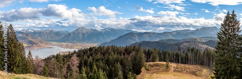Erster Schneefall im Herbst am Tegernsee