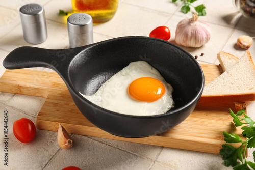 Fried egg in black ceramic ...