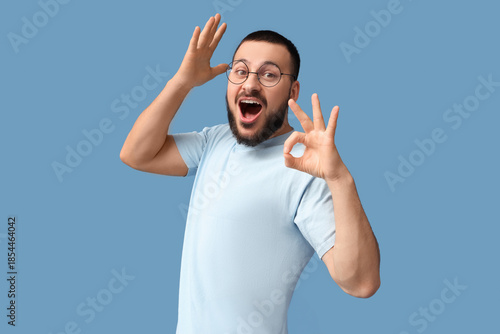 Surprised young man in eyeg...
