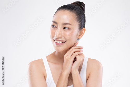 Cuadro en lienzo Asian fresh skin self care routine for glowing complexion smiling woman in tank