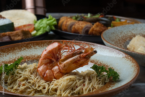 Photos Close up photography of shrimp on aglio olio pasta, with various dishes on the background