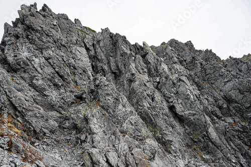 Foto 剱岳のカニのたてばいを登る小さな登山者