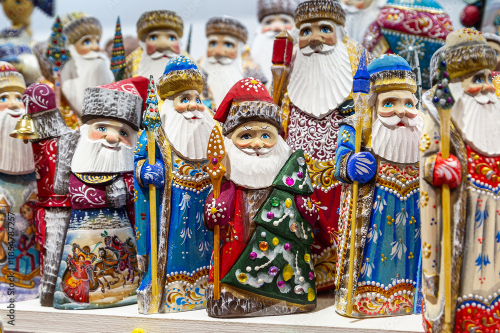 Obraz premium Traditional Christmas souvenir nutcrackers sold on Christmas market