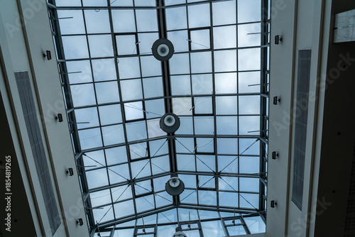 Konstfotografi Modern Glass Skylight Ceiling with Steel Grid Framework and Pendant Lights in Co