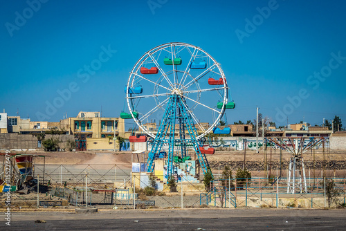 Tableau sur toile Abandoned funfair with ferris wheel in Isfahan Province, Iran
