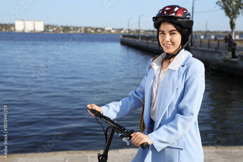 Young businesswoman in helm...