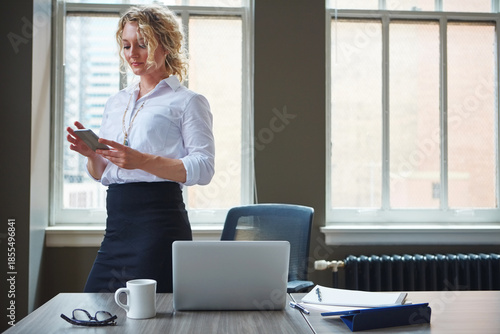 Fotografía Scroll, business woman and phone in office to track case status, client feedback or policy review