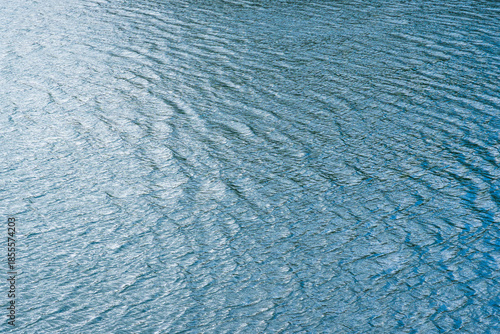 冬の湖水　水面の輝き05