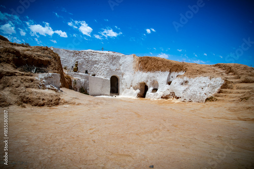 Tunez pais arabe con paisajes y arquitectura africana con desiertos