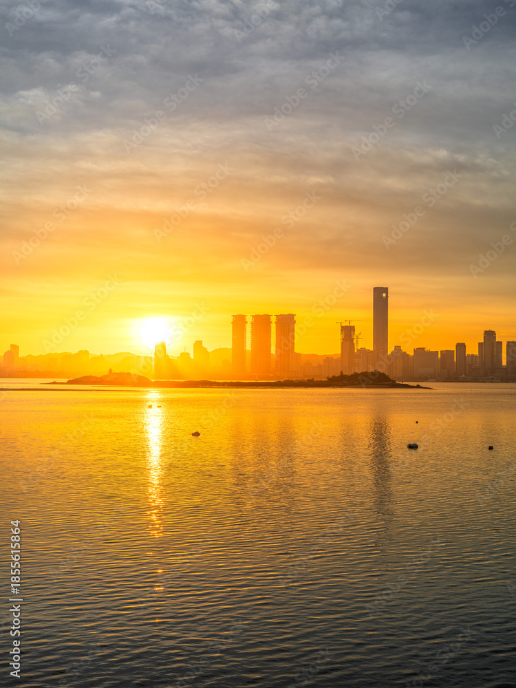 Naklejka premium Sunrise over Xiamen, Fujian Province, China