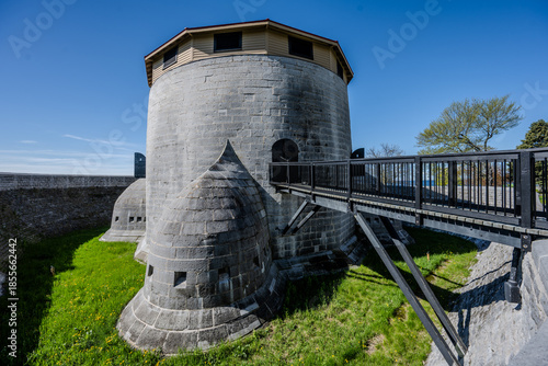 Fotografie Stone Martello tower with wooden bridge at Fort Frederick