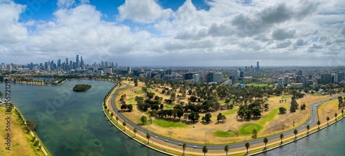 Foto Aerial View of Albert Park Lake and Racing Circuit Roads in Melbourne