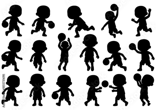 Conjunto de iconos de siluetas de niños jugando al baloncesto. Pequeños jugadores driblando, lanzando a canasta, saltando y pasando el balón. Estilo caricatura o infantil en negro.