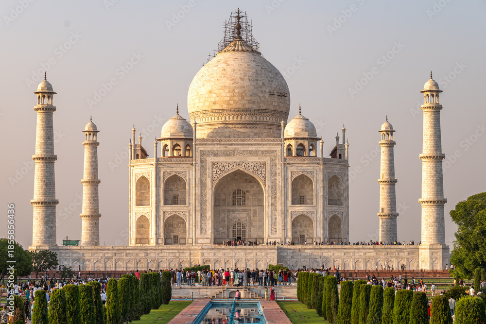 Fototapeta premium Agra, India - 10.11.2025 - Taj Mahal at day, sunset