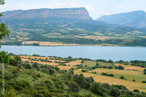 Foto Rural Catalan landscape, rich farmland