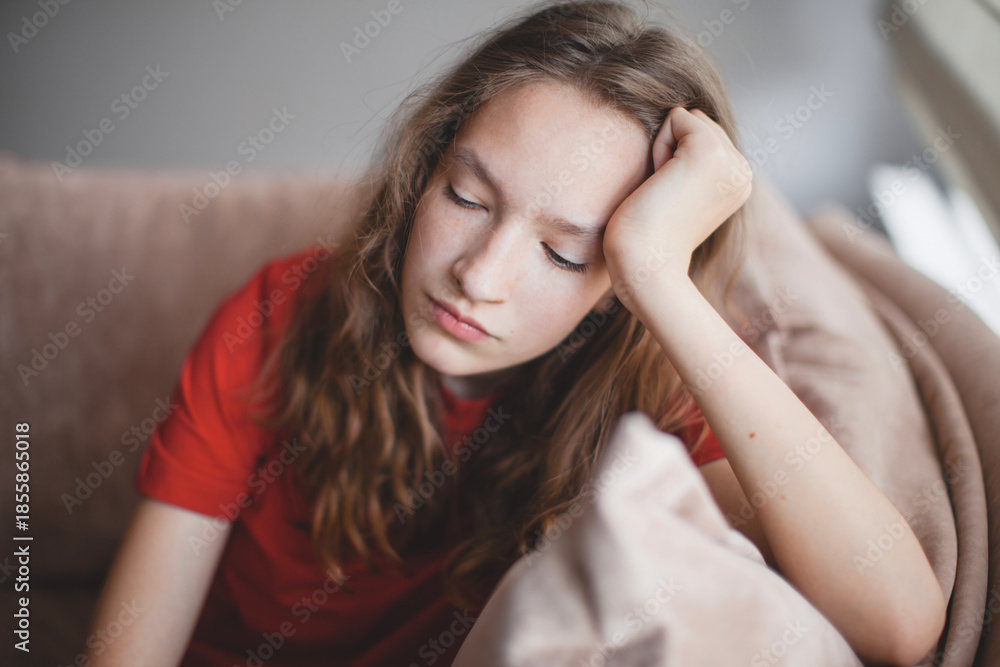 Obraz premium Portrait of a sad teenage girl looking thoughtful