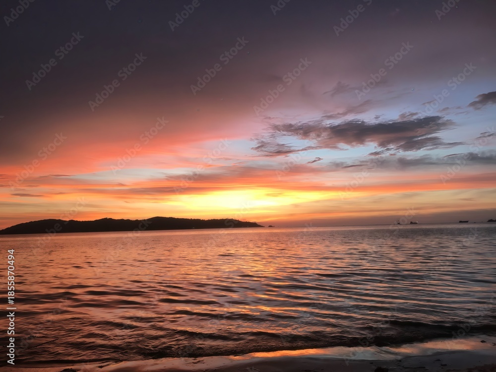 Obraz premium sunset over the sea