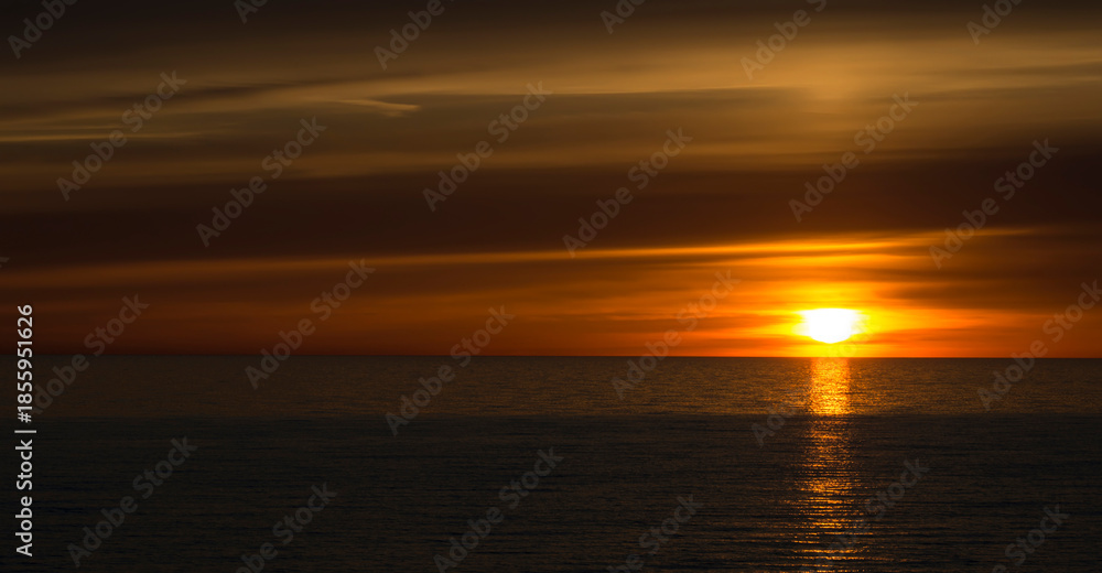 Obraz premium sunset over the sea