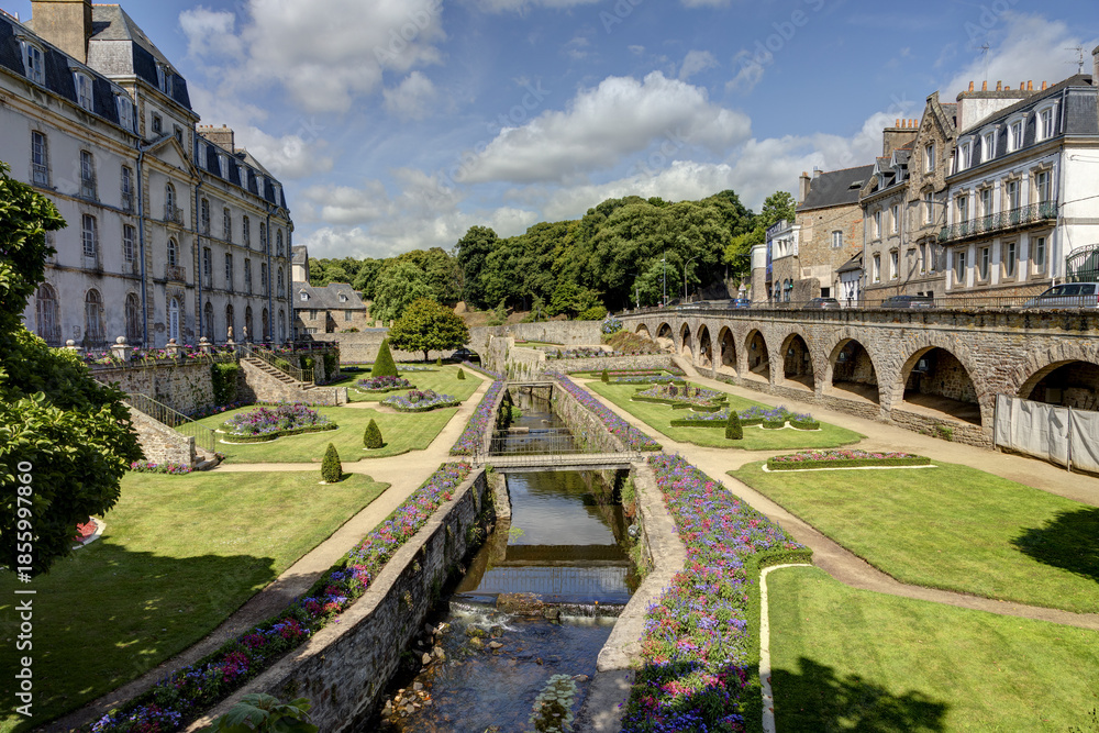 Fototapeta premium Ville de Vannes dans le département du Morbihan en Bretagne - France