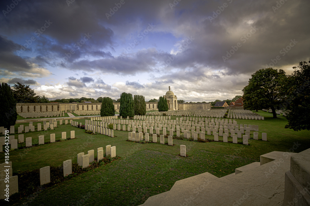 Obraz premium Tyne Cot Cemetery and Memorial in Zonnebeke, Belgium : stormy sky emphasizing the emotional weight of the 