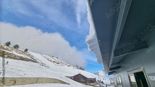 snow roof melt thick winter falling