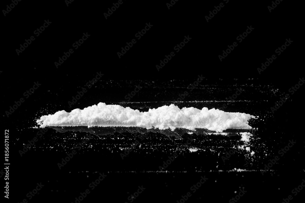 Ταπετσαρία white powder on a black background close-up
